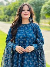 Qamash 3PC (Farshi Shalwar)
